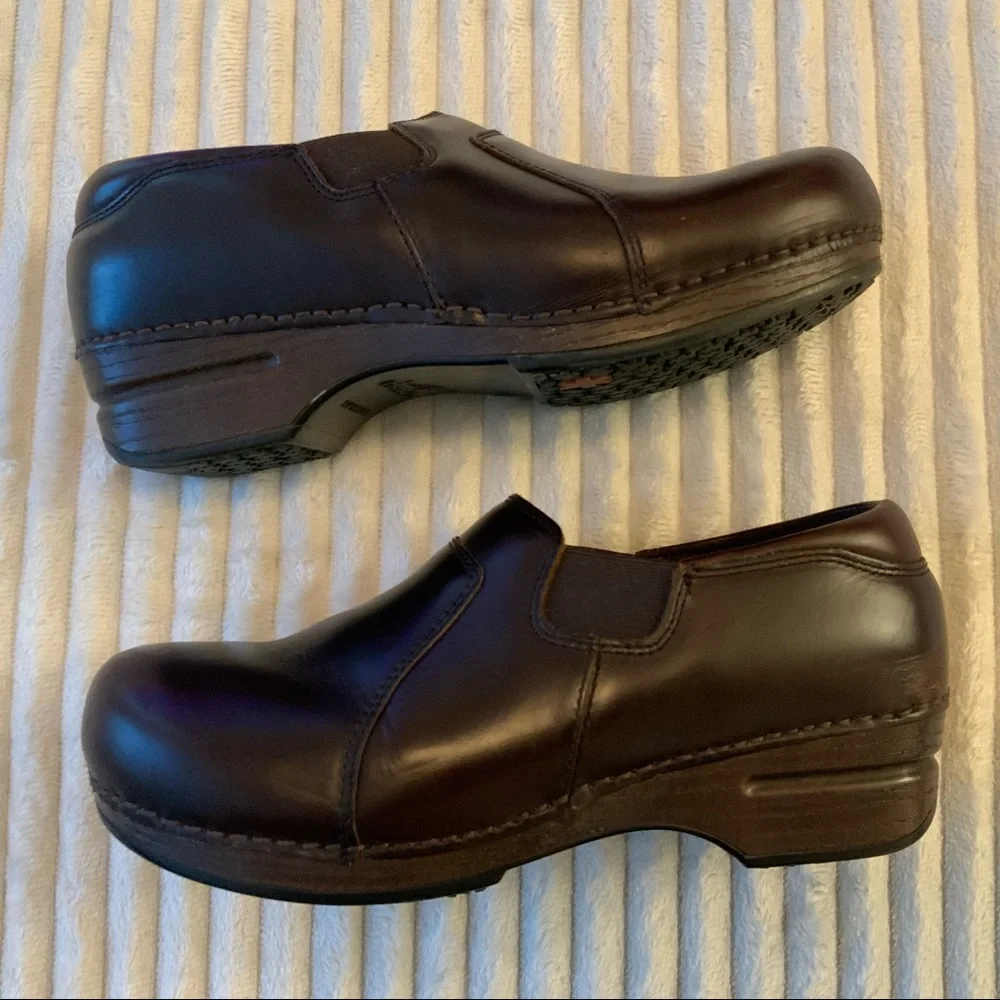 Dansko | XP Clogs - Picture 2 of 13